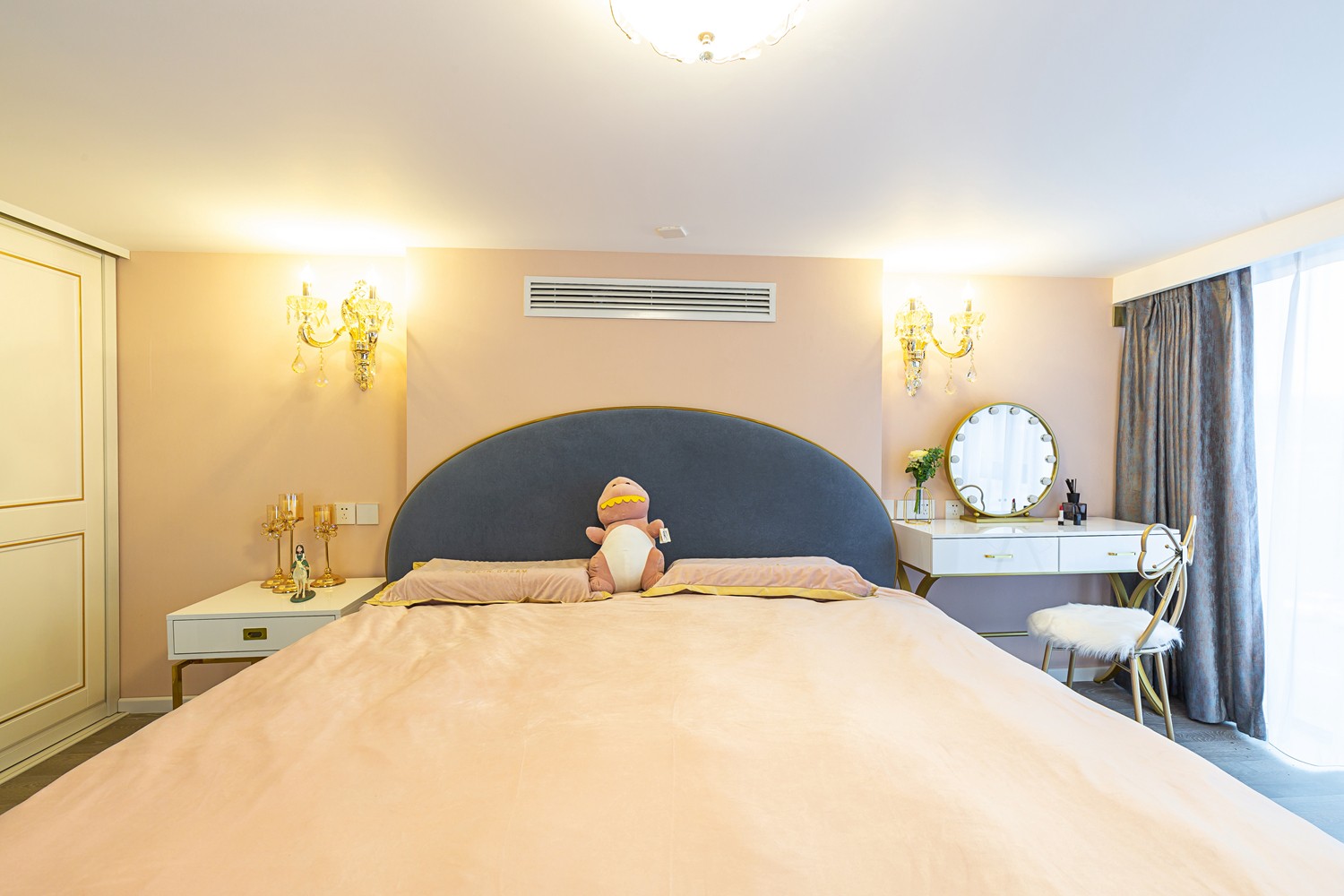 輕奢高級灰風格家裝設計室內裝修效果圖-臥室 輕奢高級灰風格家裝設計室內裝修效果圖-臥室