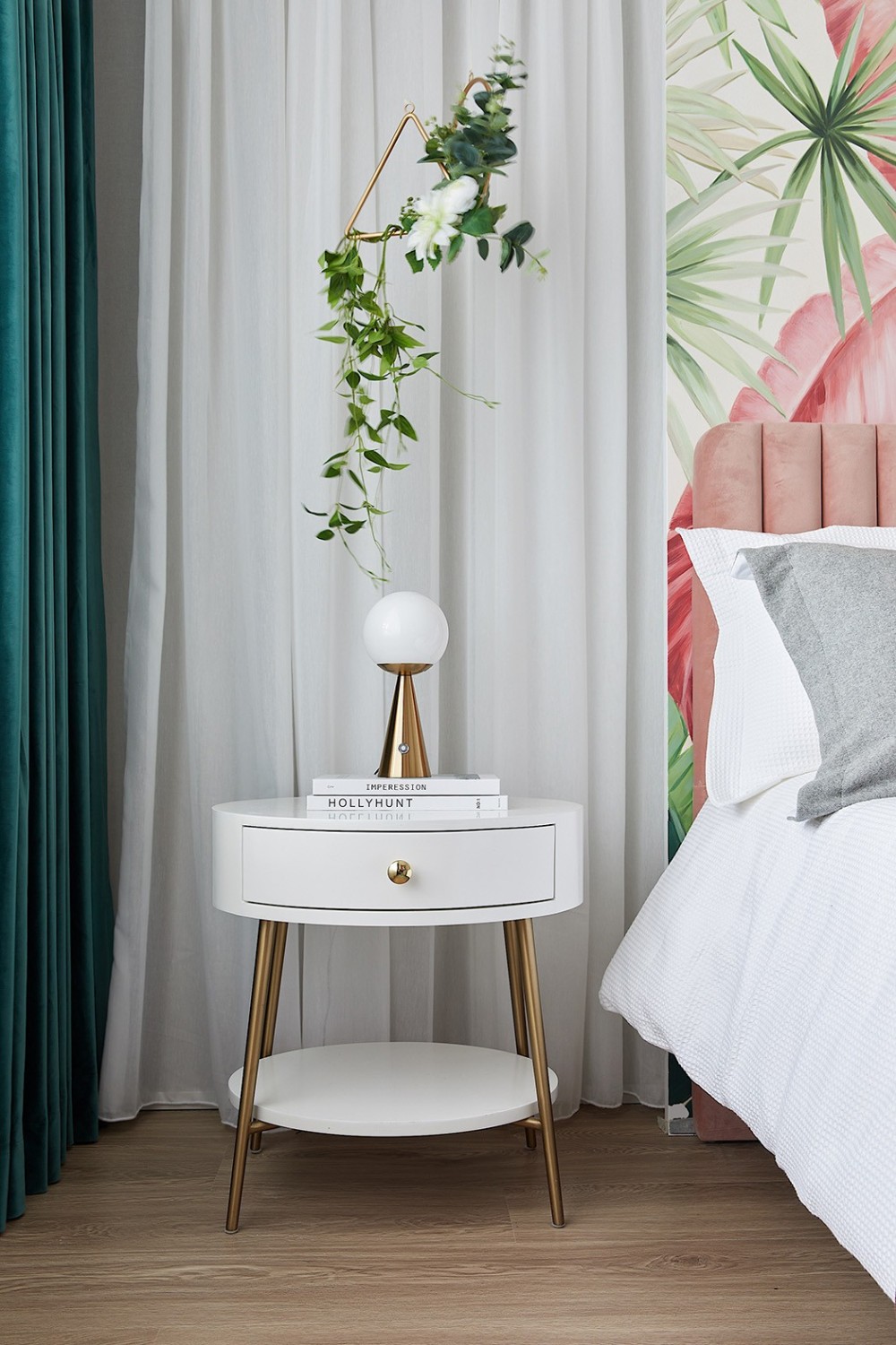 輕奢風格室內家裝案例效果圖-臥室床頭柜 輕奢風格室內家裝案例效果圖-臥室床頭柜