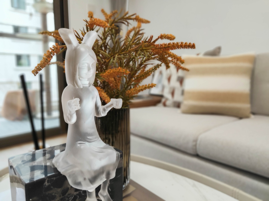 現代簡約風格室內家裝案例效果圖-客廳茶幾擺件 現代簡約風格室內家裝案例效果圖-客廳茶幾擺件