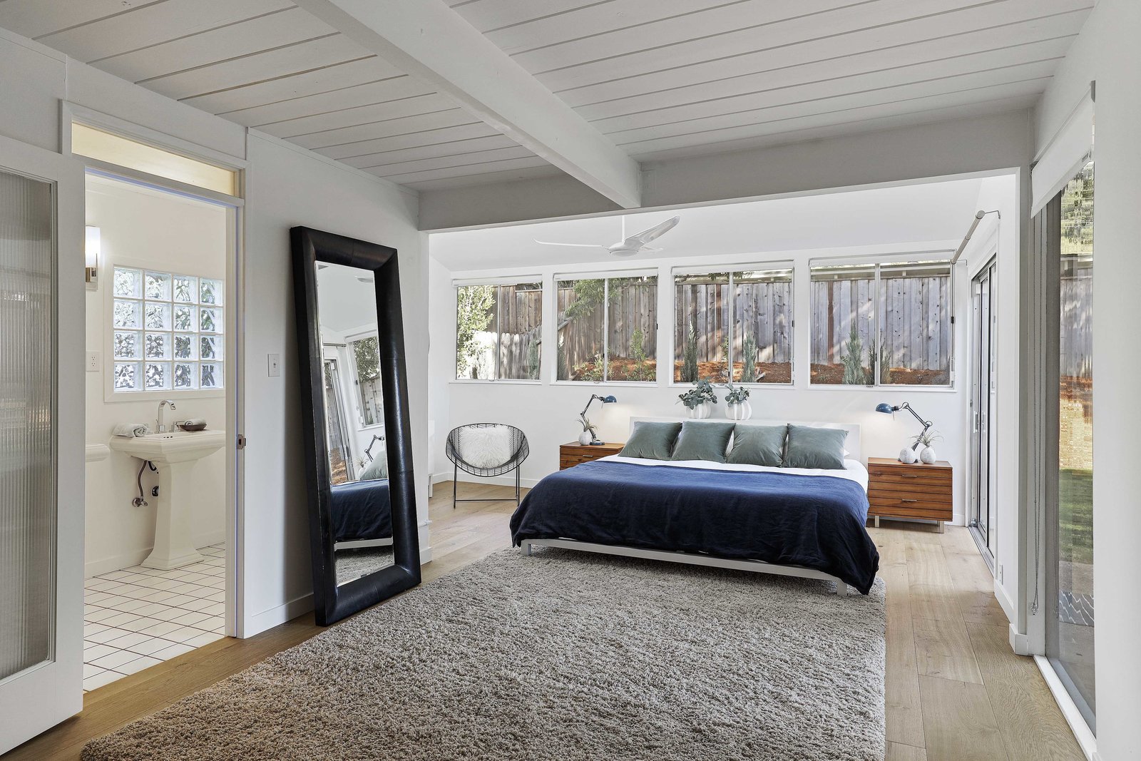 裝修案例現代前衛風格別墅裝修效果圖-臥室 裝修案例現代前衛風格別墅裝修效果圖-臥室