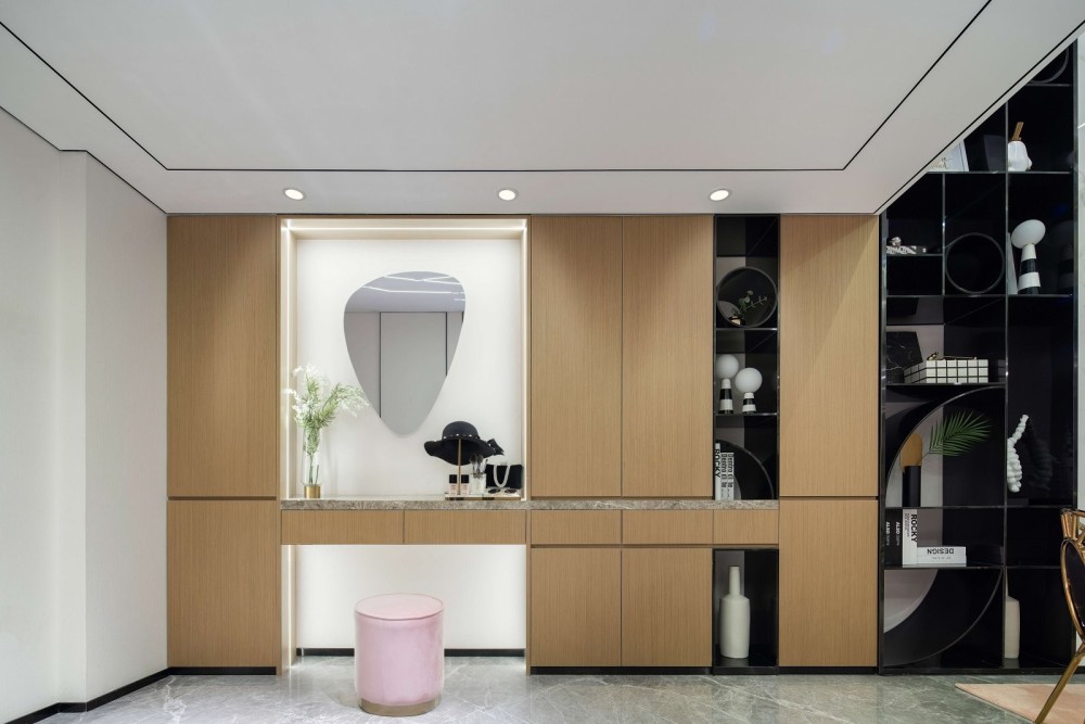 現代輕奢風格室內家裝案例效果圖-入戶玄關 現代輕奢風格室內家裝案例效果圖-入戶玄關