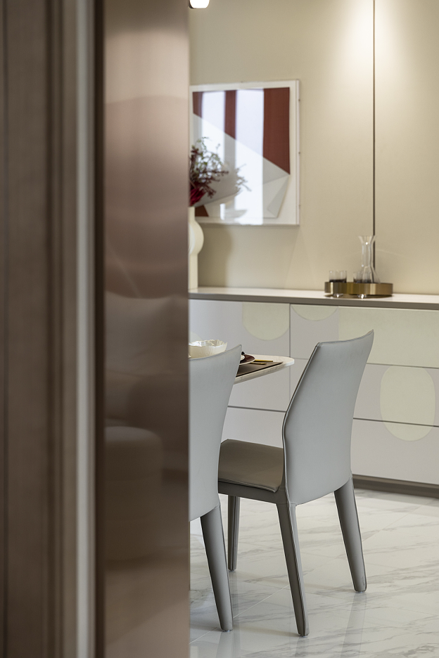 現(xiàn)代輕奢風(fēng)格室內(nèi)設(shè)計(jì)家裝案例-餐桌 現(xiàn)代輕奢風(fēng)格室內(nèi)設(shè)計(jì)家裝案例-餐桌