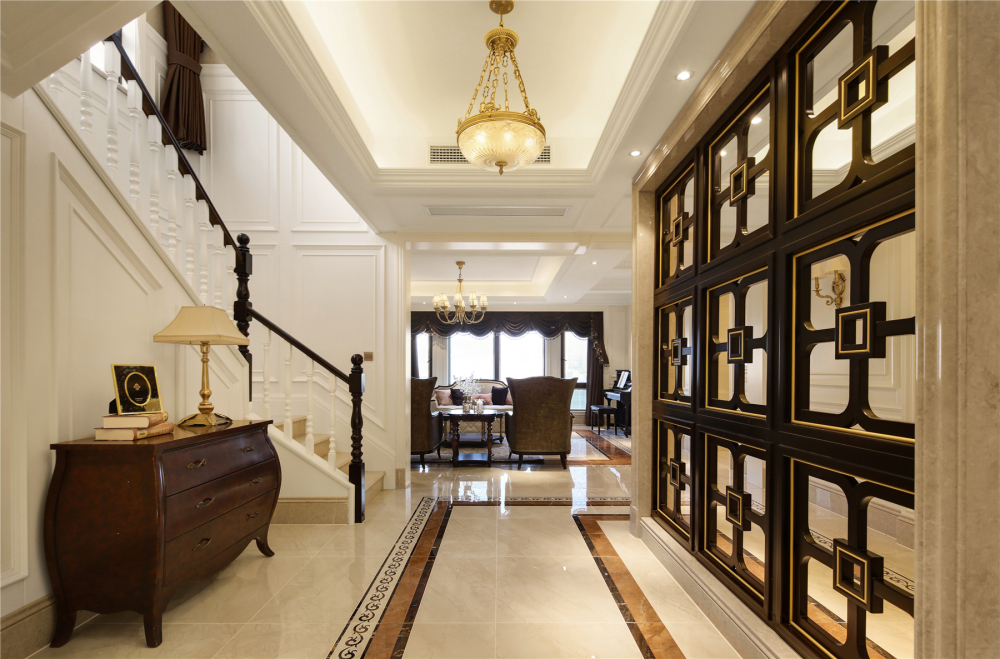 歐式風(fēng)格別墅家裝案例效果圖-樓梯間 歐式風(fēng)格別墅家裝案例效果圖-樓梯間