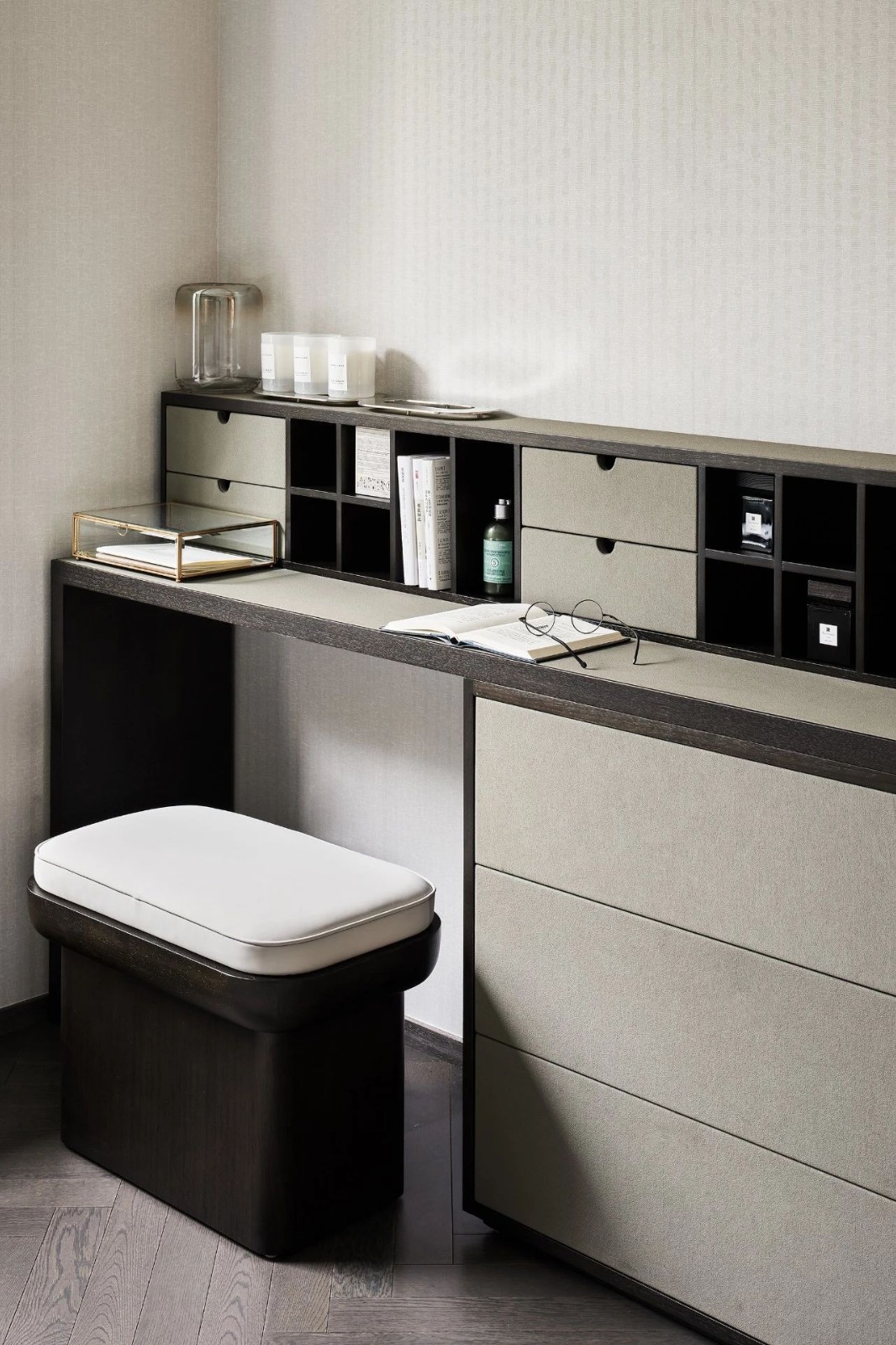 現(xiàn)代輕奢風格室內(nèi)設計家裝案例-書桌