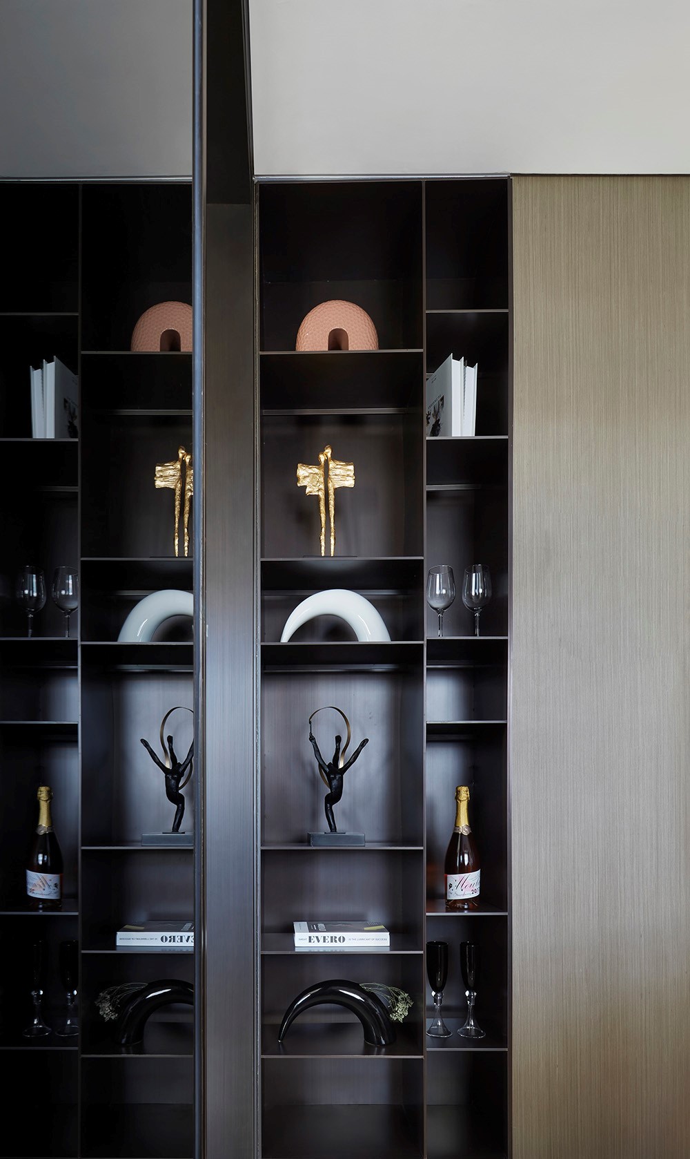 時尚輕奢風格室內家裝案例效果圖-餐邊柜 時尚輕奢風格室內家裝案例效果圖-餐邊柜