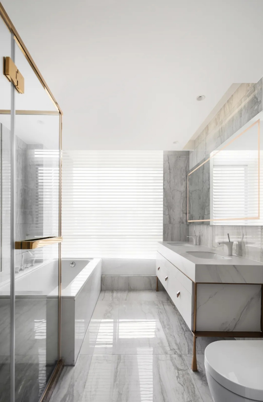 輕奢風(fēng)格家裝設(shè)計(jì)室內(nèi)裝修效果圖-衛(wèi)生間 輕奢風(fēng)格家裝設(shè)計(jì)室內(nèi)裝修效果圖-衛(wèi)生間