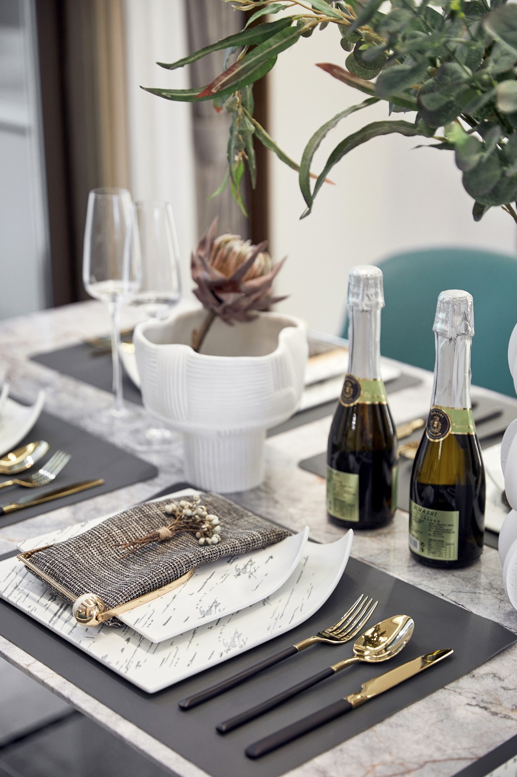 美式輕奢風格室內設計家裝案例-餐廳餐具 美式輕奢風格室內設計家裝案例-餐廳餐具