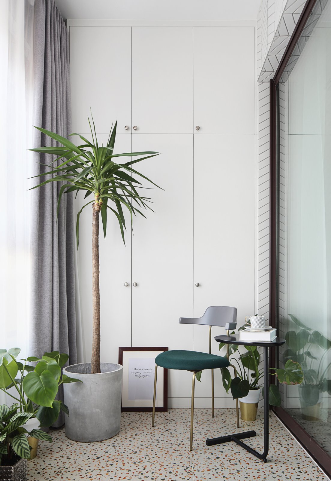 裝修案例輕奢風(fēng)格室內(nèi)裝修效果圖-陽臺(tái) 裝修案例輕奢風(fēng)格室內(nèi)裝修效果圖-陽臺(tái)