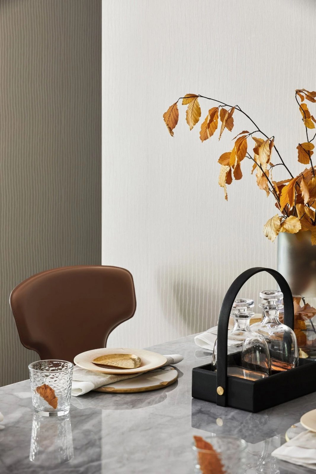 輕奢簡約風(fēng)格室內(nèi)設(shè)計家裝案例-餐廳餐桌 輕奢簡約風(fēng)格室內(nèi)設(shè)計家裝案例-餐廳餐桌