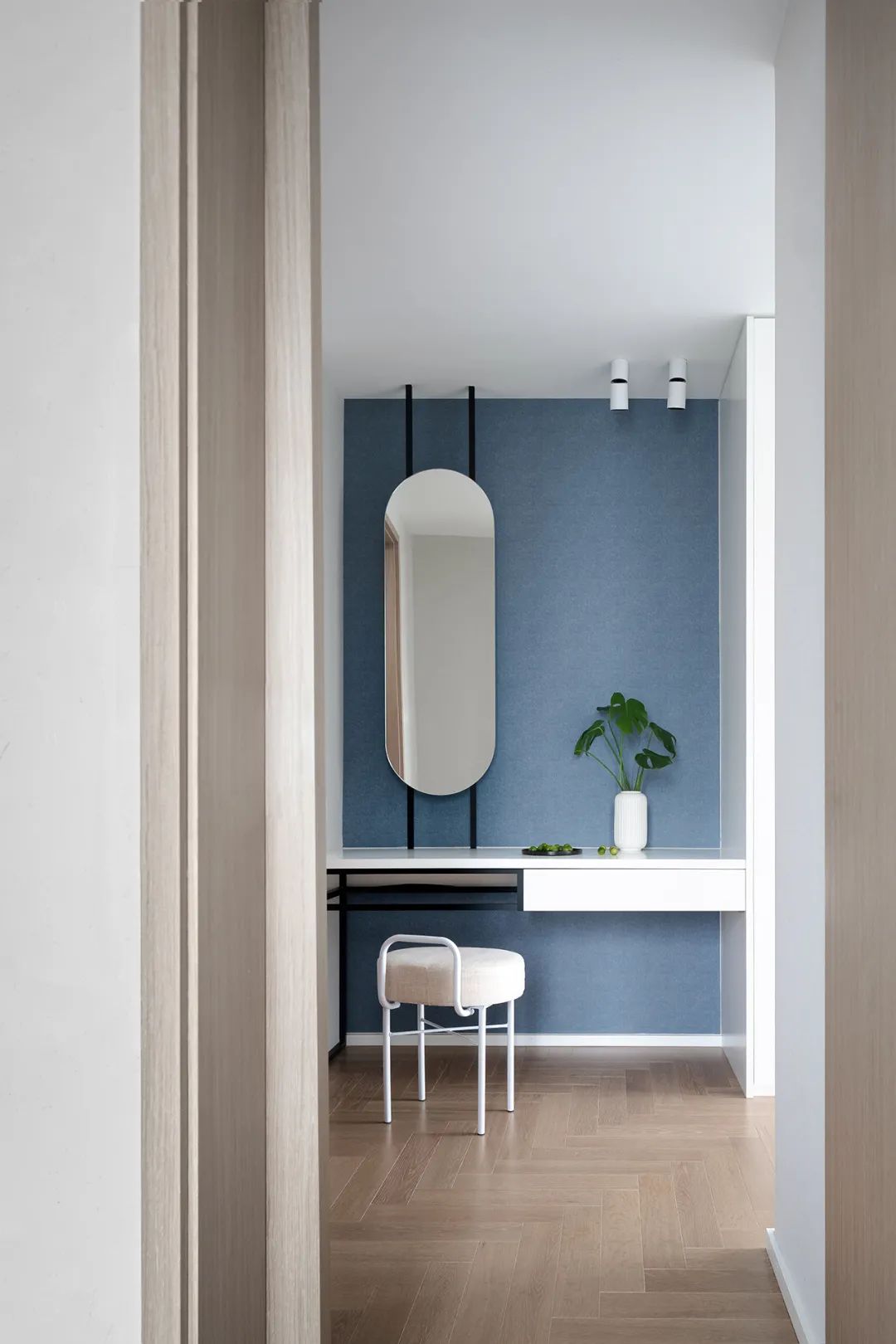 現(xiàn)代簡(jiǎn)約風(fēng)格室內(nèi)設(shè)計(jì)家裝案例-梳妝臺(tái) 現(xiàn)代簡(jiǎn)約風(fēng)格室內(nèi)設(shè)計(jì)家裝案例-梳妝臺(tái)