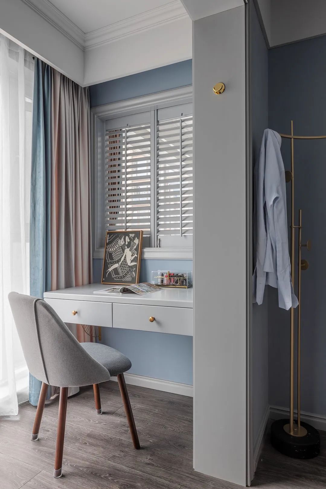 輕奢混搭風格家裝設計室內裝修效果圖-臥室梳妝臺 輕奢混搭風格家裝設計室內裝修效果圖-臥室梳妝臺