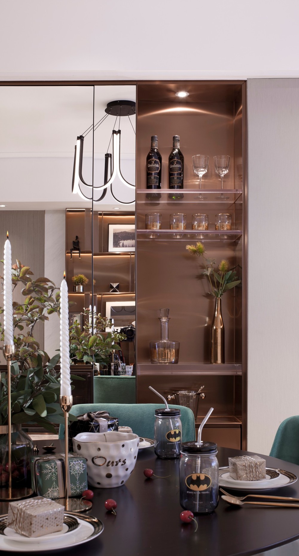 現代前衛風格室內設計家裝案例-餐桌餐邊柜 現代前衛風格室內設計家裝案例-餐桌餐邊柜