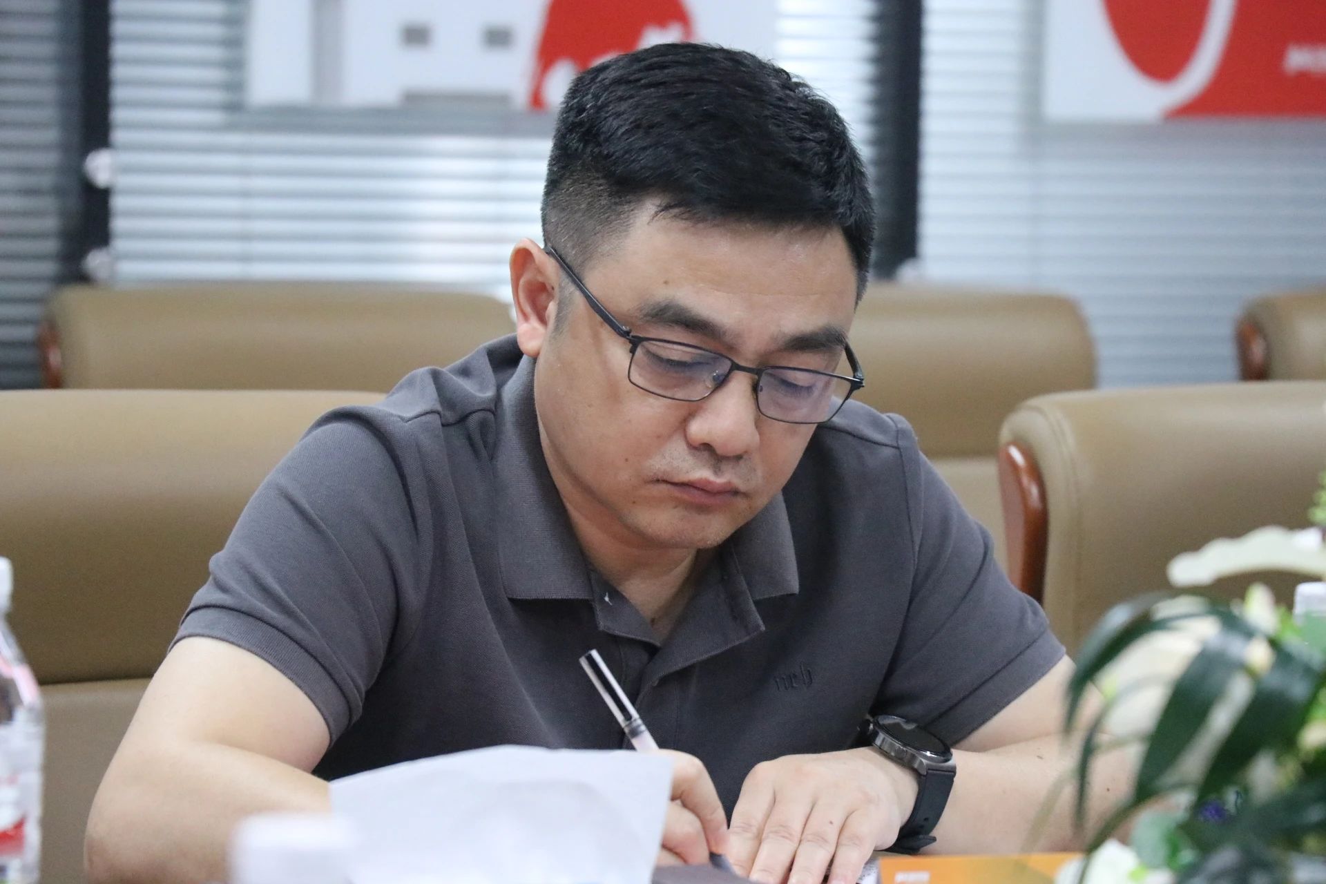 2, 79cf77fd54492229d8cc19408cb962ed.jpg